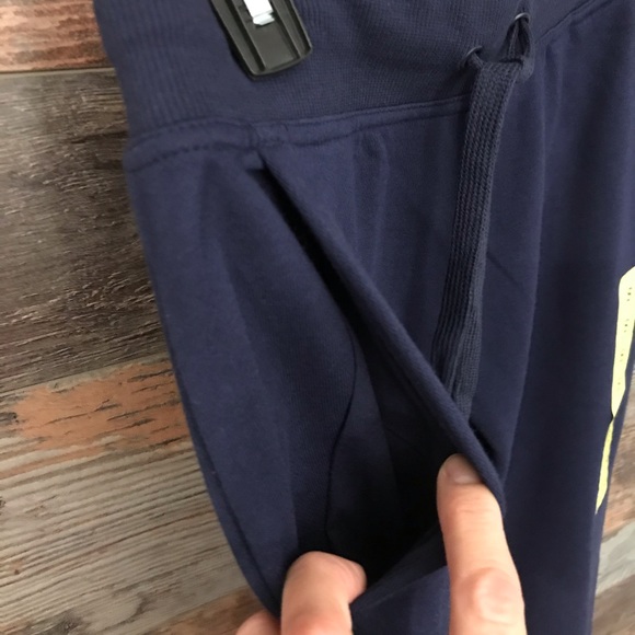 ❌SOLD❌ Fila French Terry Jogger size medium - Picture 4 of 8